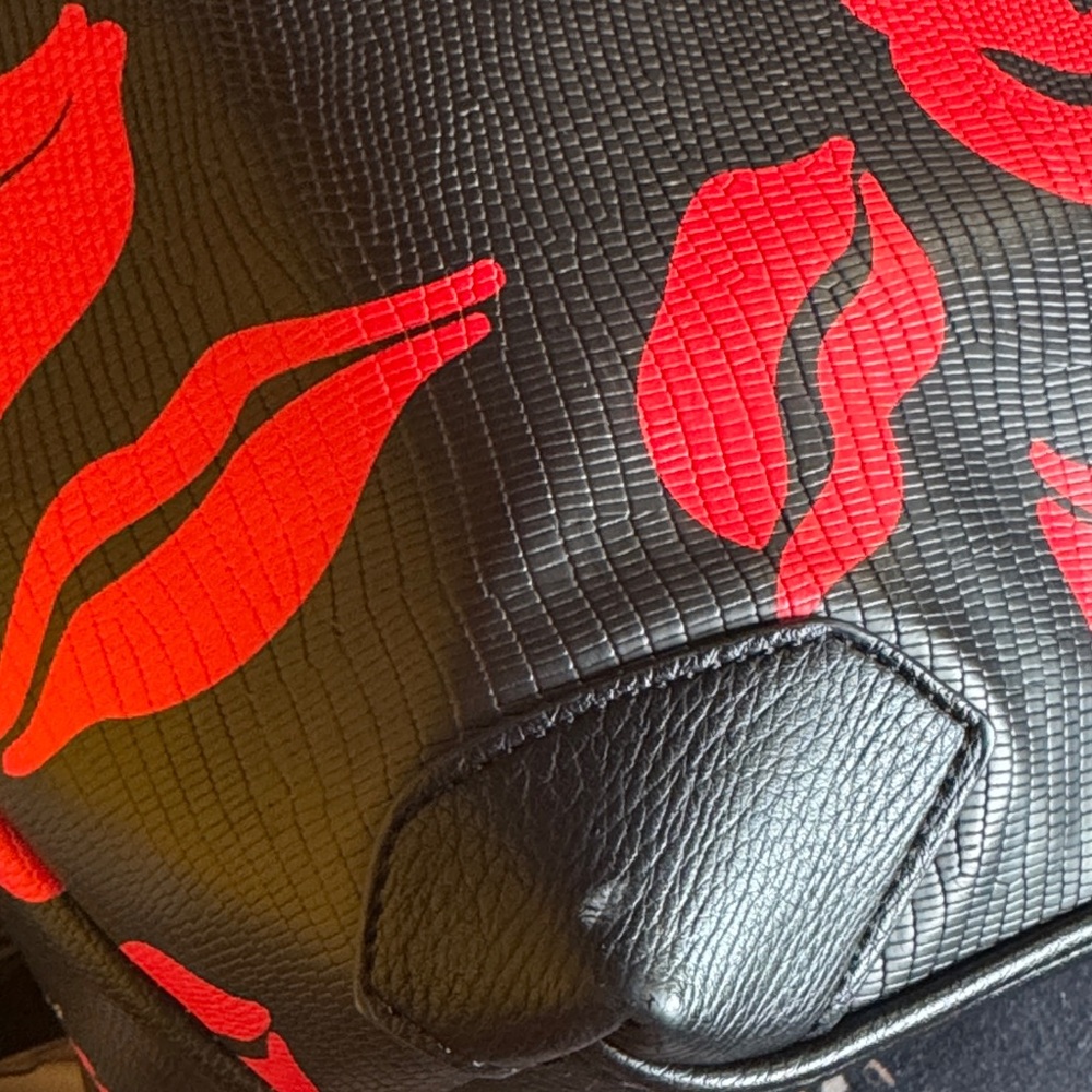 Betsey Johnson Black Tote & wristlet set  with Red Lip Print - Picture 10 of 15